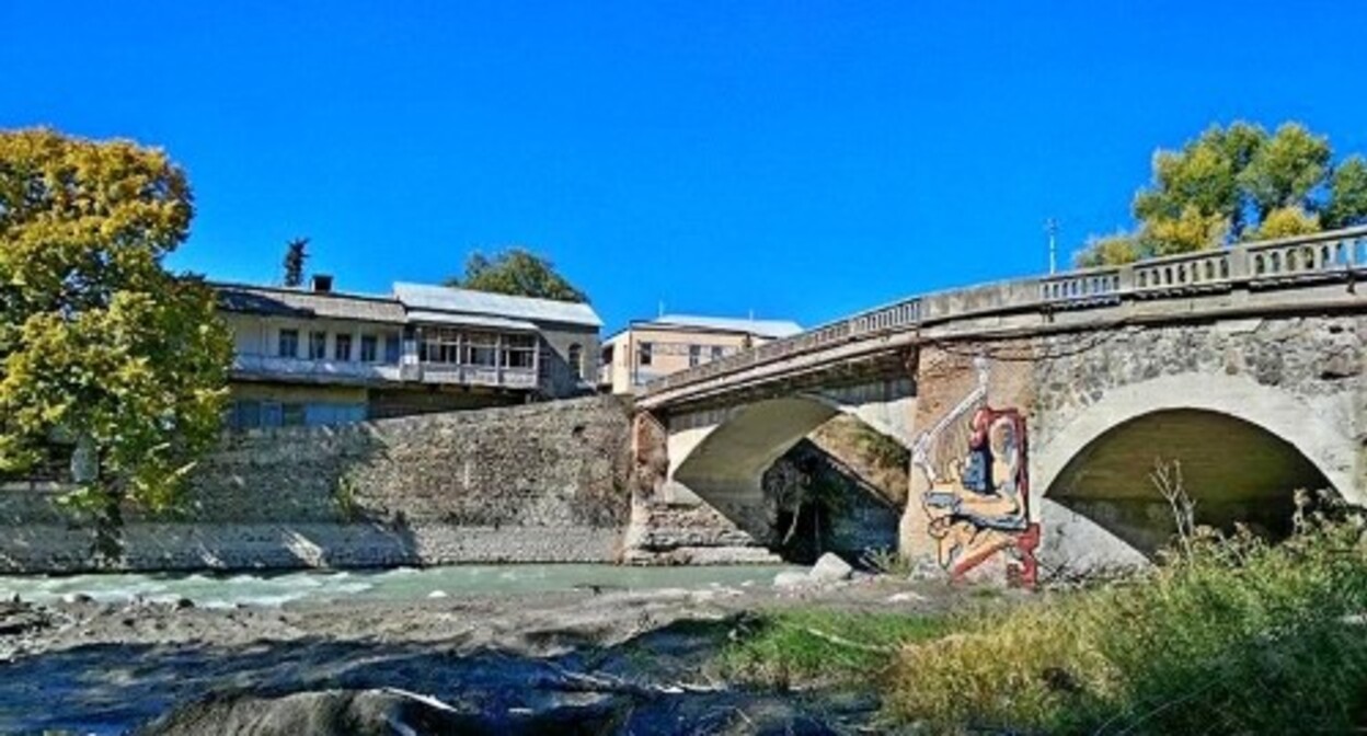 Старый мост в Цхинвале, фото со страницы группы в Facebook* https://www.facebook.com/photo/?fbid=5676454889099809&set=p.5676454889099809